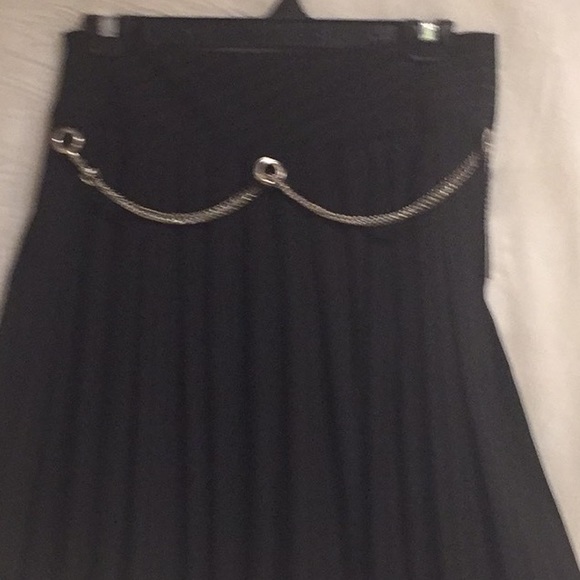🎉🎉Host Pick🎉🎉NWT Pleated blk pin striped skirt with removable belt - Picture 3 of 3